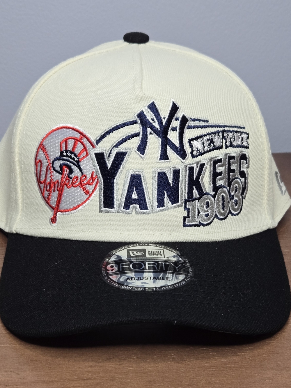 New York Yankees Embroidered Logo Cap - Cream & Black